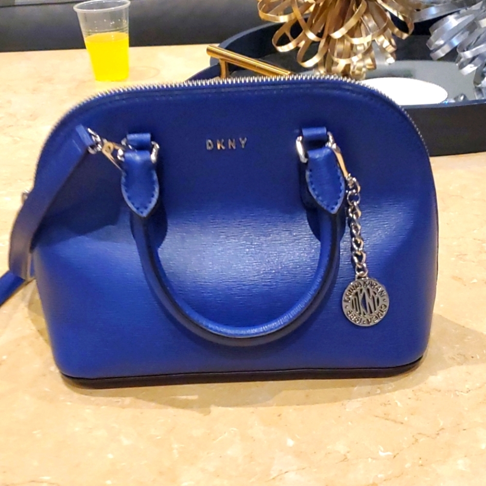 DKNY WOMEN SMALL CROSSBODY